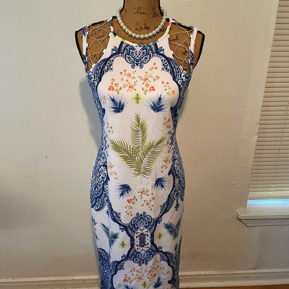 Dress - Picture 2 of 9